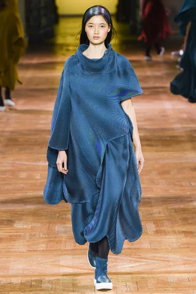 Look 48
